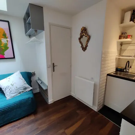 Lovers' Tiny House Inside Montmartre
