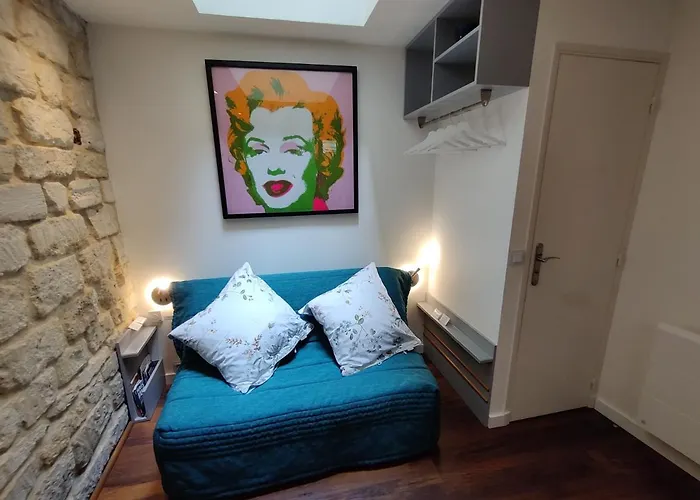 Romantic Tiny House Inside Montmartre Apartmán