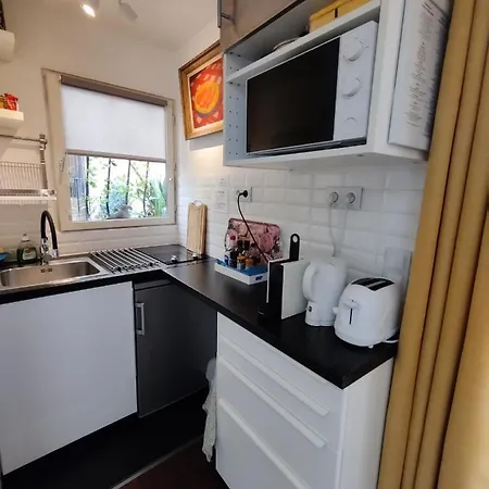 Lovers' Tiny House Inside Montmartre アパート