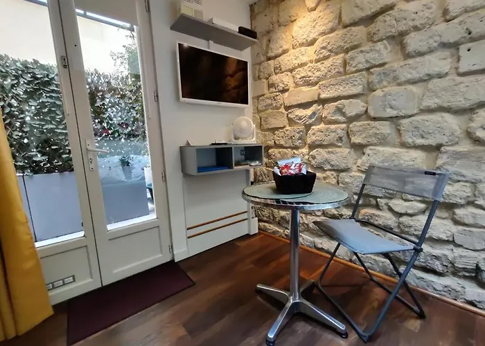 Romantic Tiny House Inside Montmartre Apartment